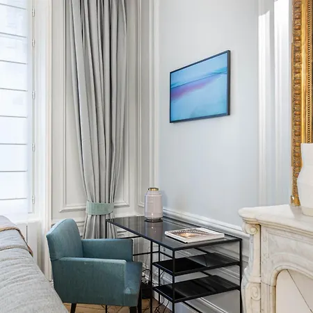 King Size Beds - Zen Monceau Apartment